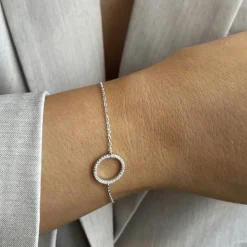 Armband Sparkling Circle Rodinerat Silver