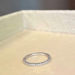 Guldring Glow 18K Vitguld