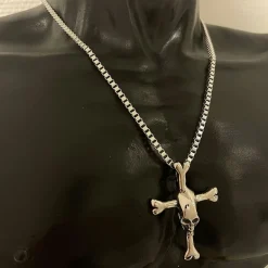 Halsband Skull & Bones Stål