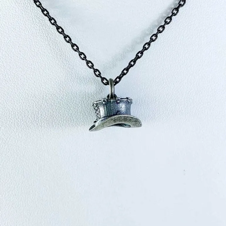 Hänge Hat Oxiderat Silver